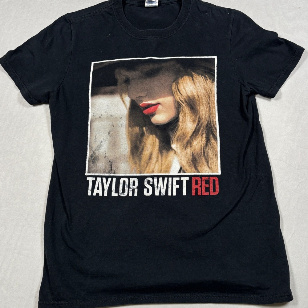Taylor Swift Red Tour 2013 T-Shirt Womens Small Black Graphic Concert Merch Tee